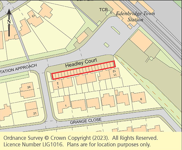 Lot: 80 - FREEHOLD BLOCK OF TWENTY GARAGES FOR INVESTMENT - 